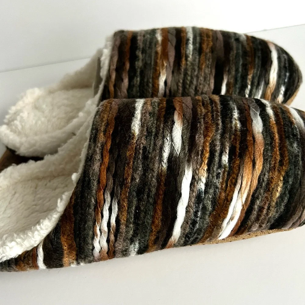 🌸Hand Woven Comfy & Cozy Sherpa Lined Slippers. Brown/Black/Multi. XL 8–… - Picture 4 of 5